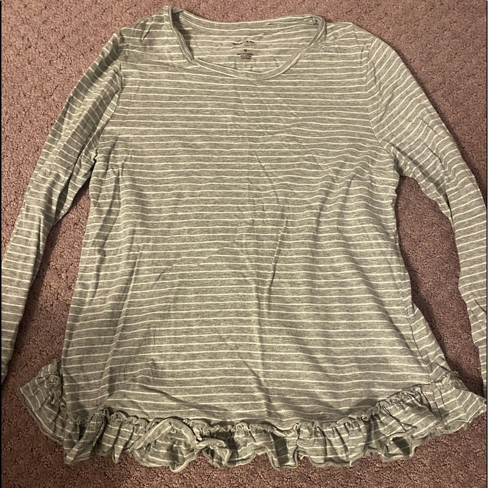 Long sleeve ruffle t shirt. Banana Republic Size M